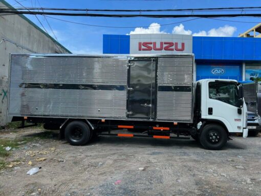XE TẢI ISUZU 5 TẤN THÙNG KÍN DÀI 6.2M- XE TẢI ISUZU NQR 550 - Image 2