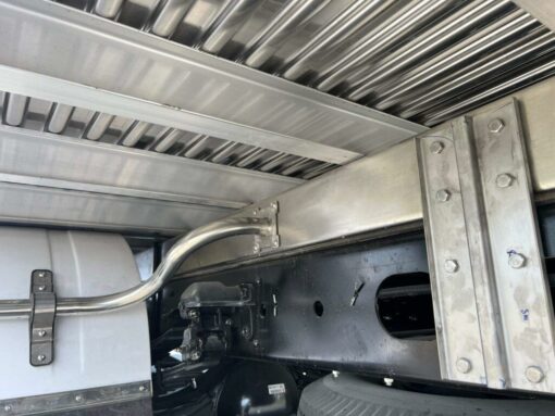 ISUZU FRR 650 THÙNG KÍN VÁCH COPUSITE CAO CẤP- GAREGE LƯỢM - Image 4